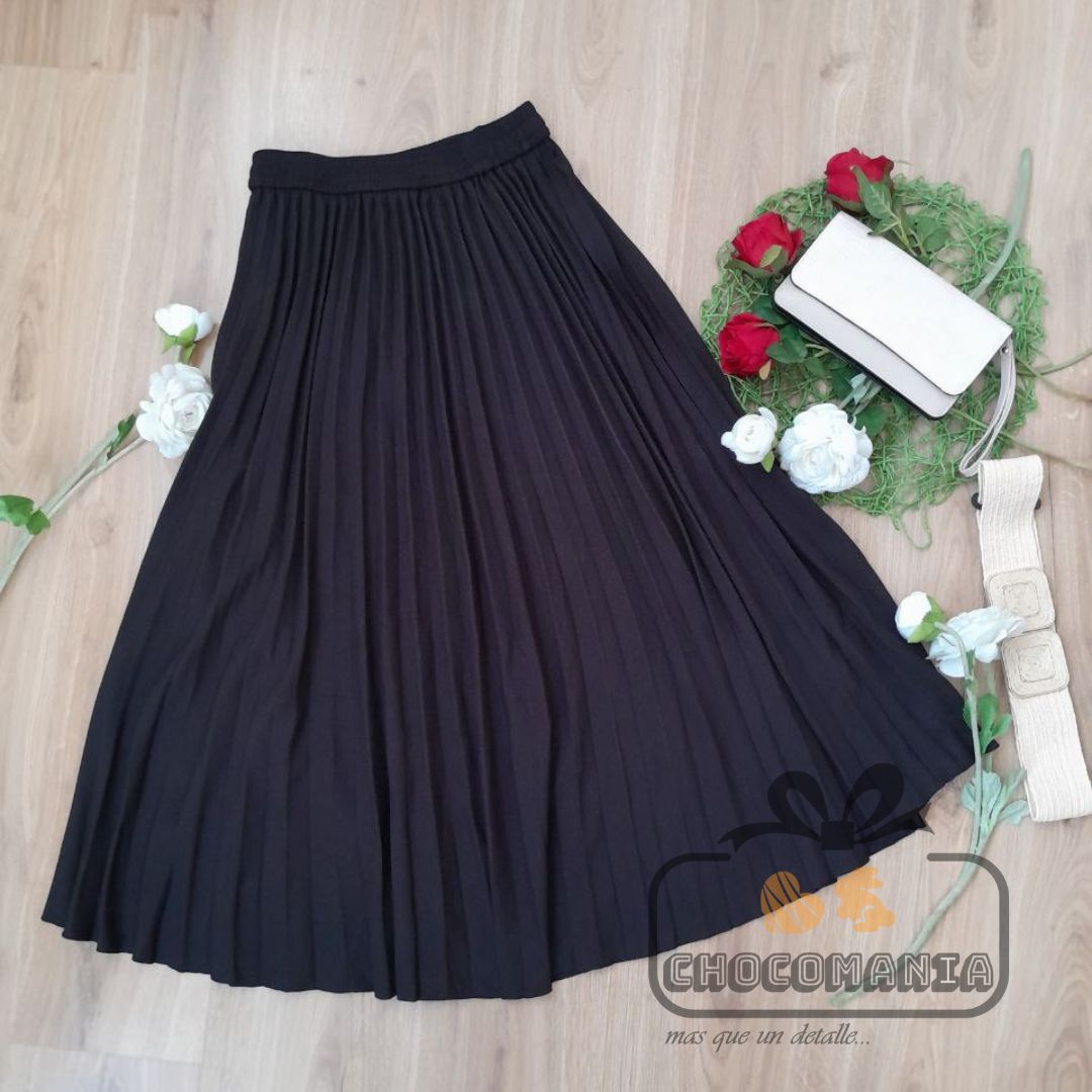 00.2 FALDA PLIZADA NEGRA TALLA UNICA HASTA UNA L