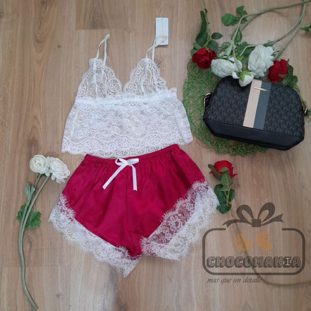 SILK AND LACEY PAJAMAS SIZE S