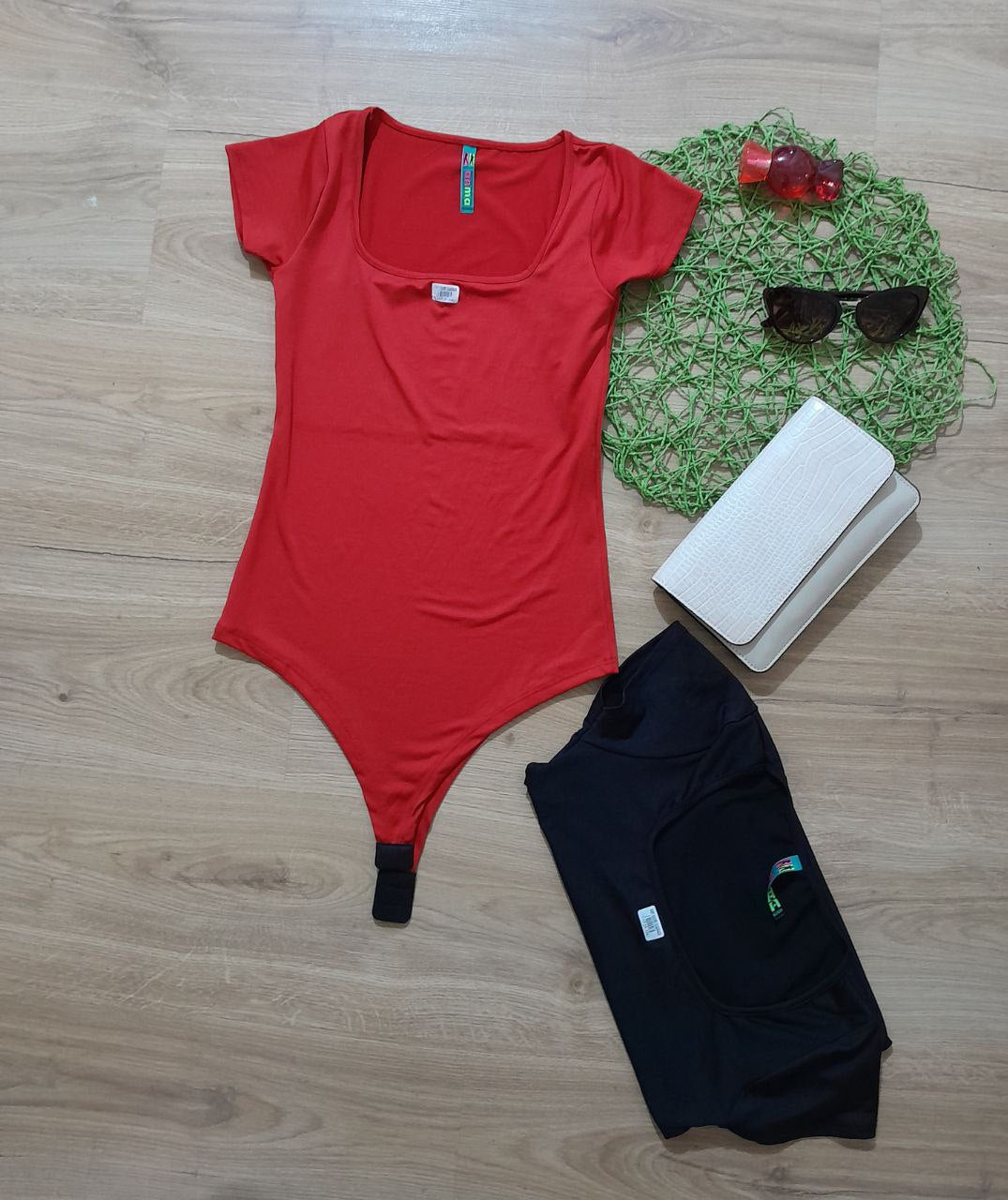 SQUARE NECK BODYSUIT SIZE M